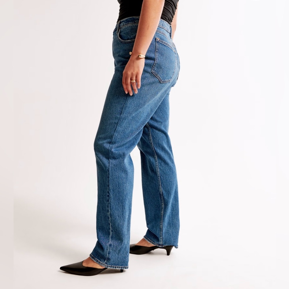 NWT Curve Love Ultra High Rise 90s Straight Jean - Medium Wash